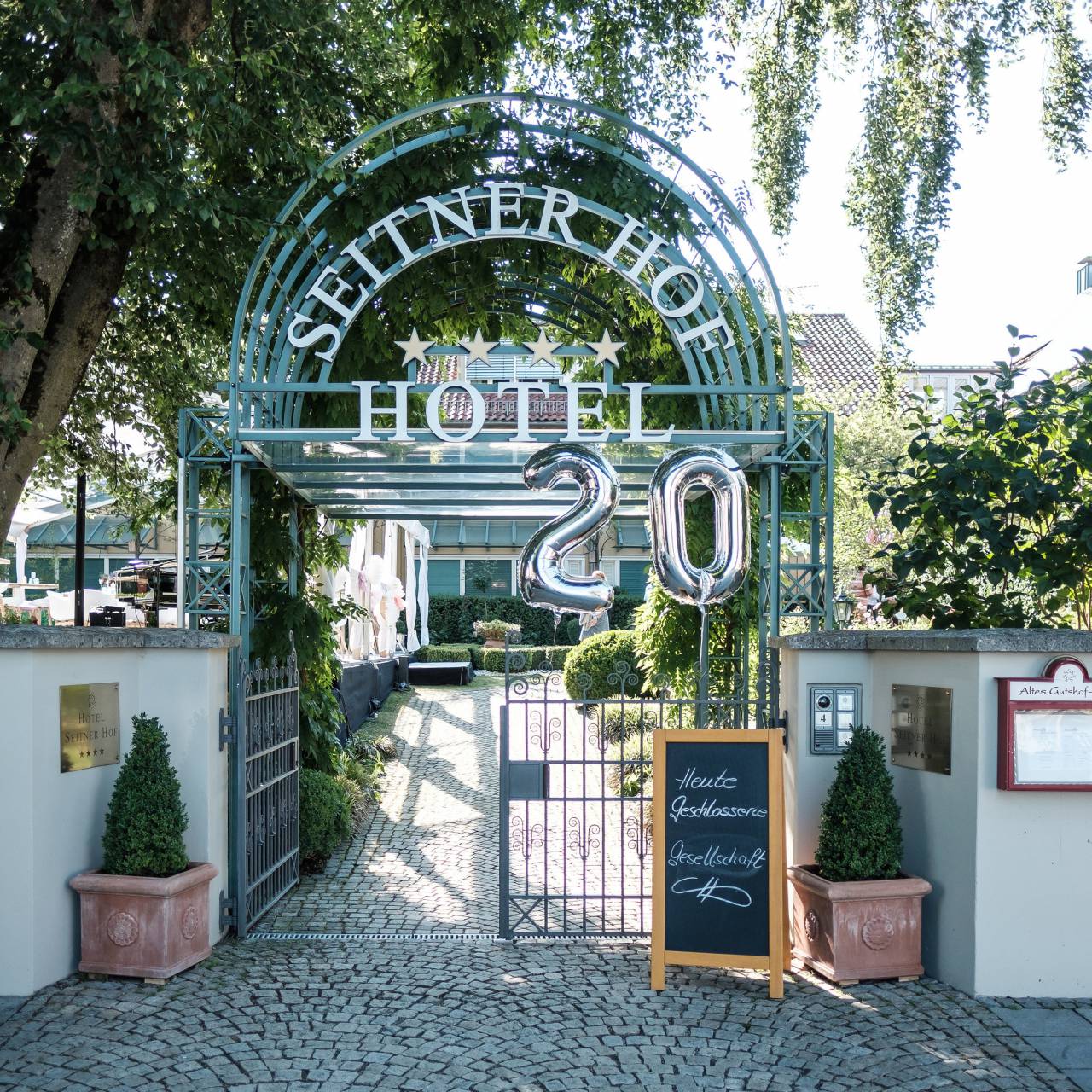 Eingang zum Hotel Seitner Hof in Pullach im Isartal